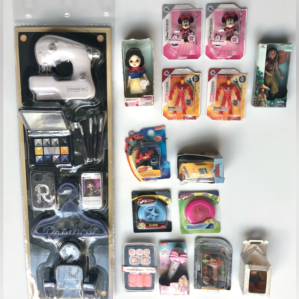 LOL Surprise doll accessories - merchandise for play store 36 Pc. Bundled Set